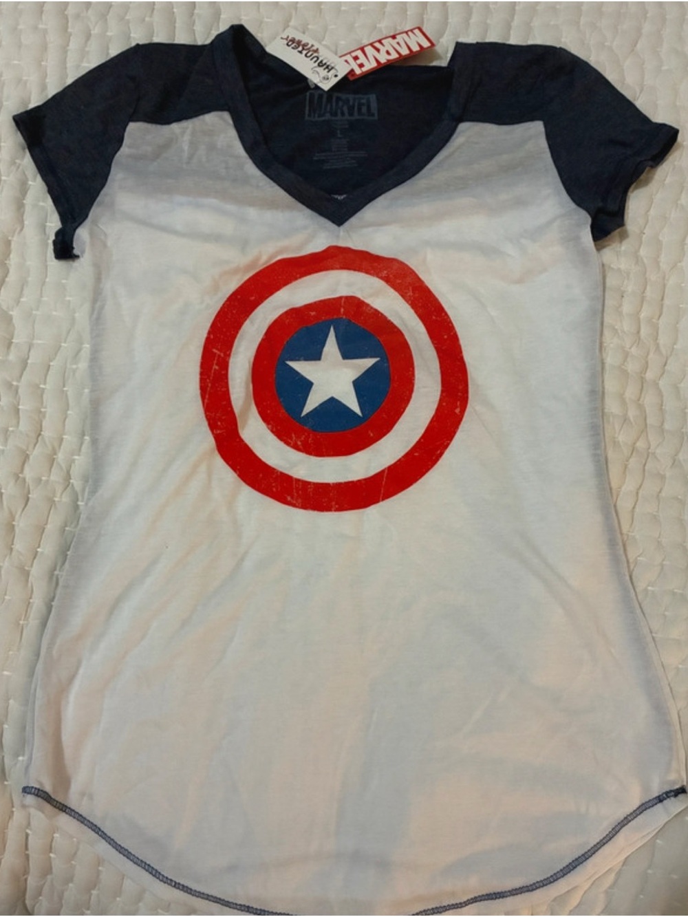 NWT Marvel Captain America T Shirt Large Pit to pit 17" Shoulder to hem 25"